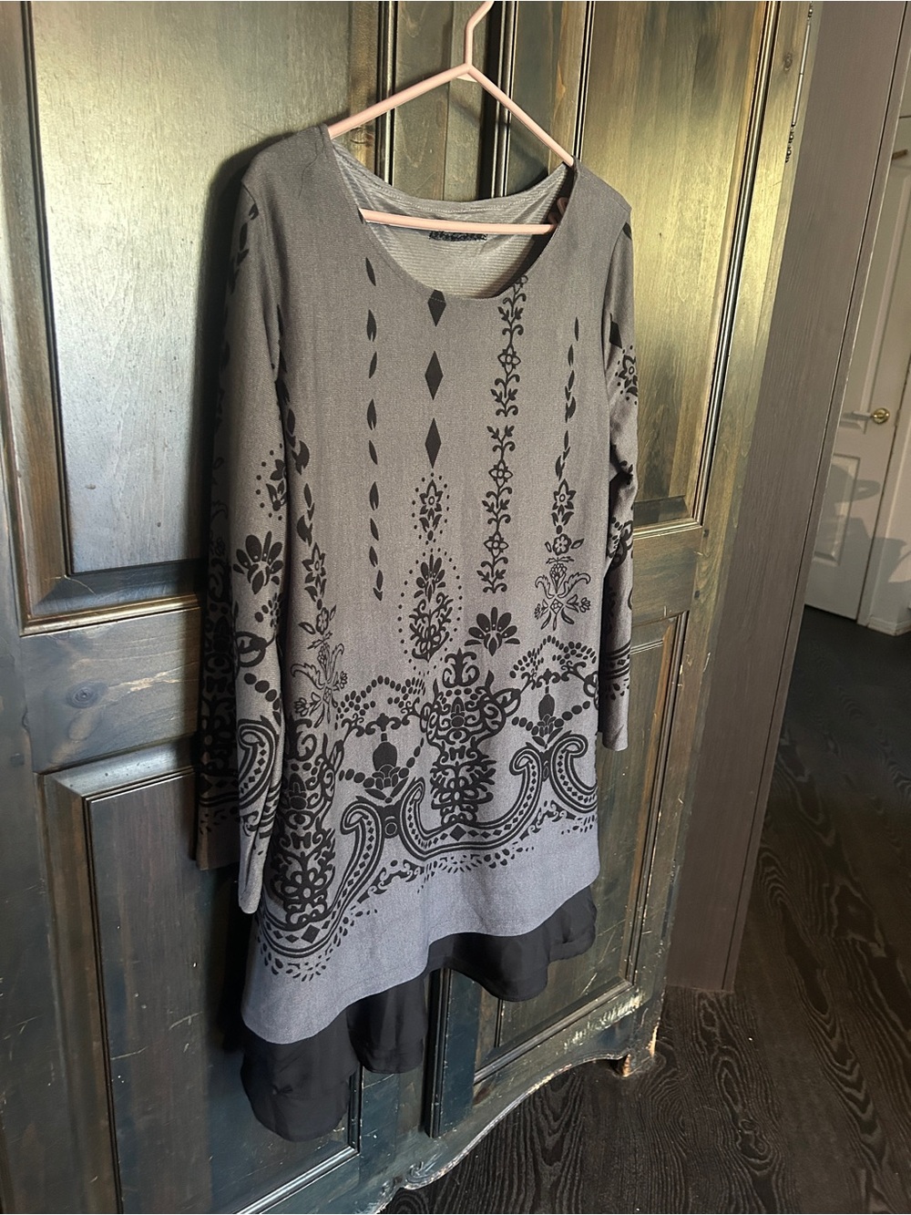 Xhilaration Gray Long Sleeve Ornate Print Layered Tunic